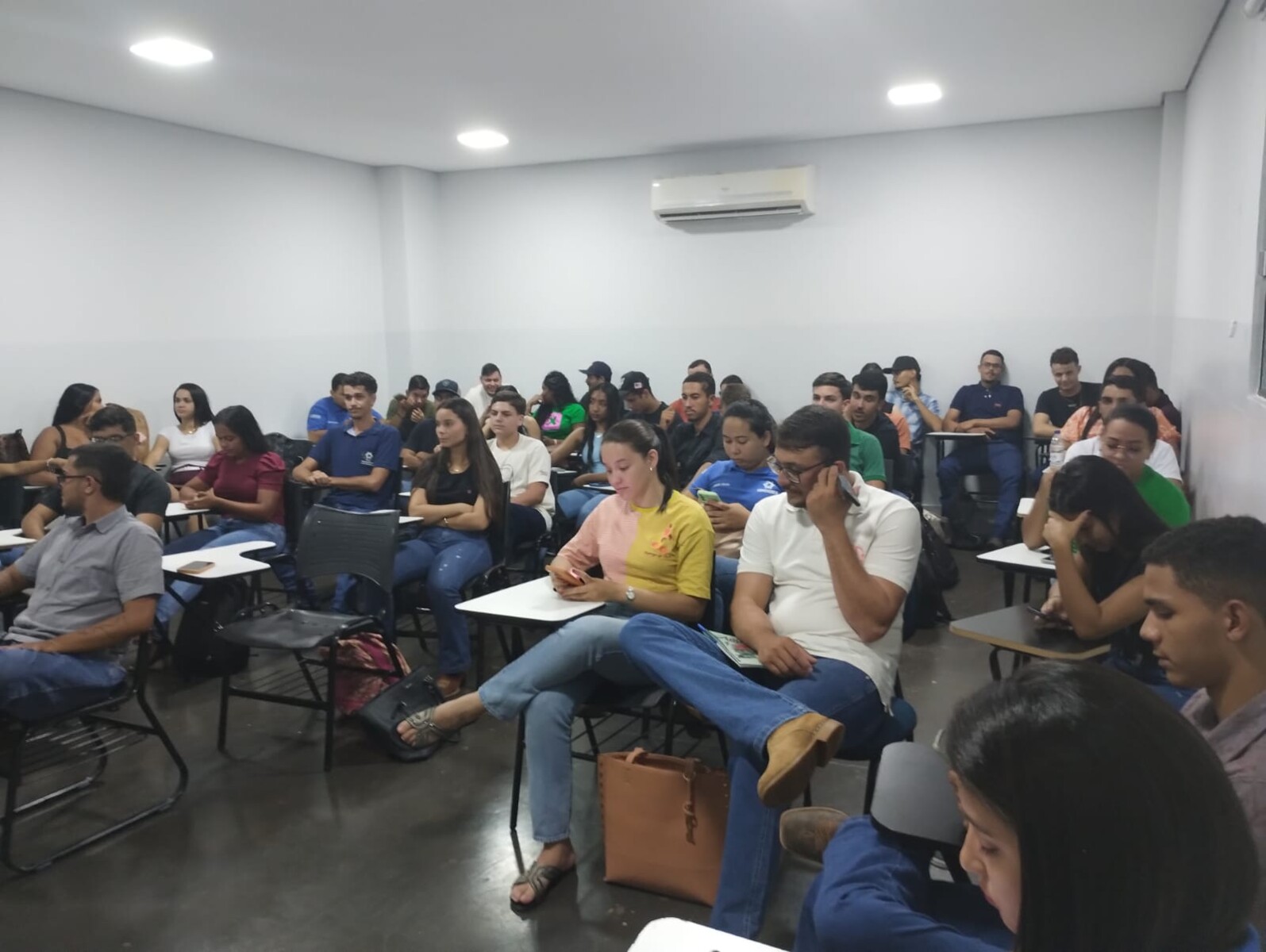 19-02-25 - Palestra dos integrantes do CREA Jovem - UniBRAS Porangatu - 08.jpeg