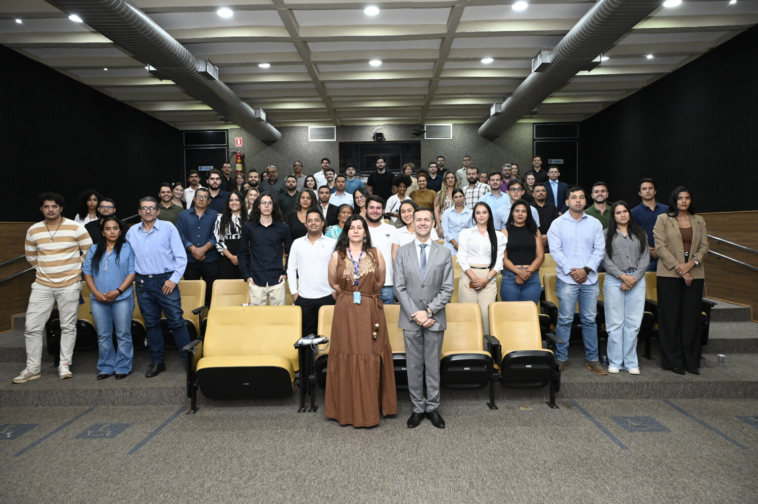 ingressantes-recebem-o-registro-profissional-durante-solenidade-de-ingresso-do-crea-go